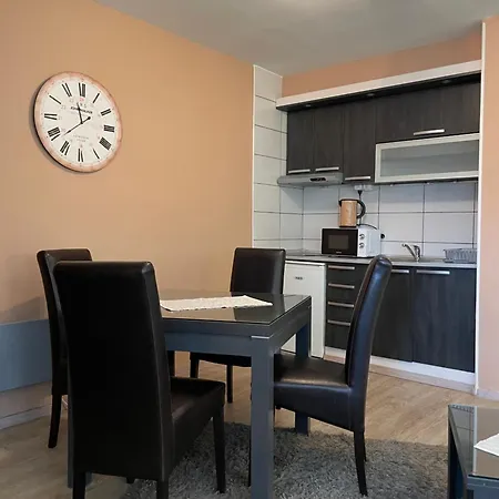 Brvenik Apartment *